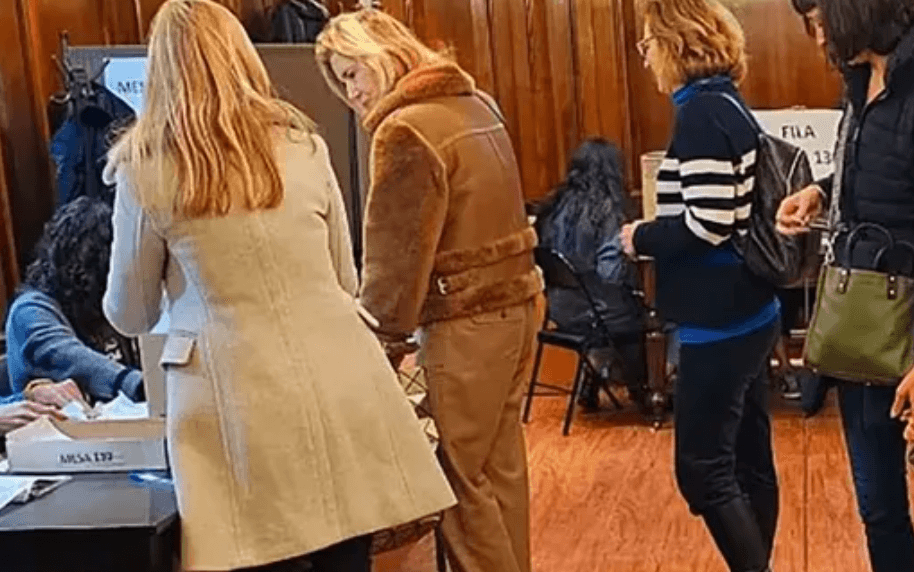 Imagen para ¿Quiénes pueden votar desde el exterior? Requisitos Clave